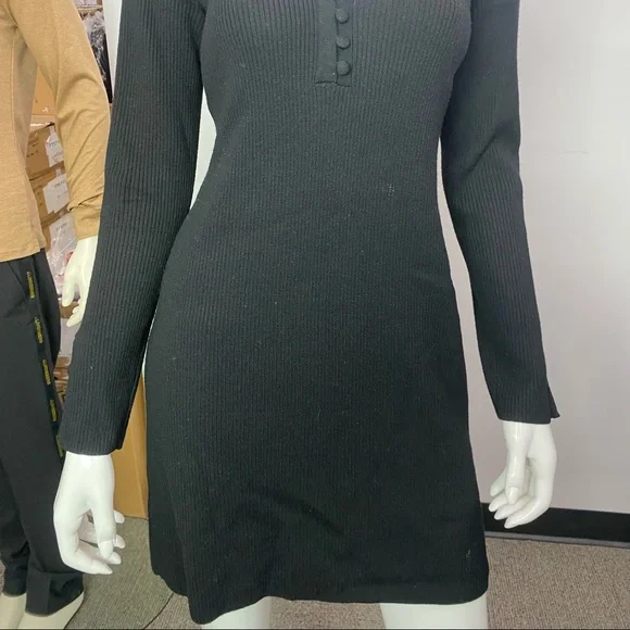 Club Monaco - Picture 3 of 3